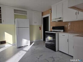 29 8th St in Derby, CT - Building Photo