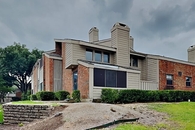 9600 Royal Ln