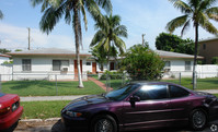 2601 SW 27th St in Miami, FL - Foto de edificio - Building Photo