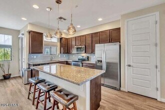 2090 S Dorsey Ln in Tempe, AZ - Building Photo - Building Photo