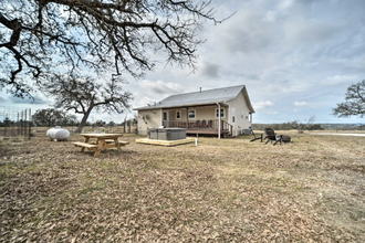 324 Deer Rd in Fredericksburg, TX - Building Photo - Building Photo