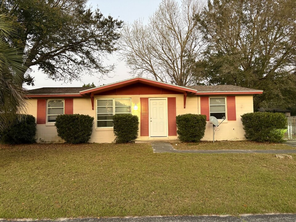 2221 Danforth Ave in Deltona, FL - Building Photo