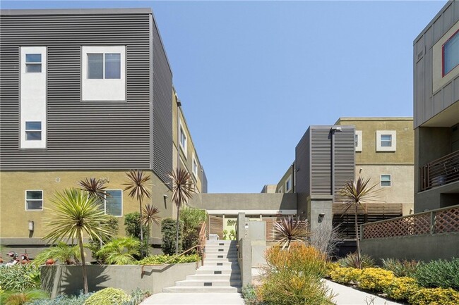 2976 Ripple Pl, Unit 201 in Los Angeles, CA - Foto de edificio - Building Photo