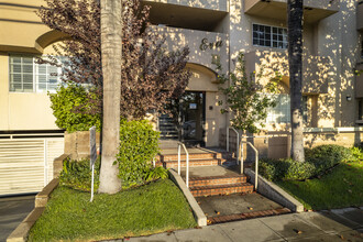 345 W Alameda Ave in Burbank, CA - Building Photo - Building Photo