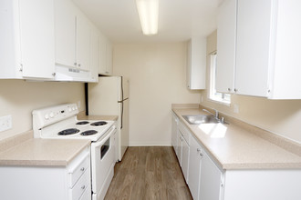 Oakbrook Apartments in Santa Clara, CA - Building Photo - Interior Photo