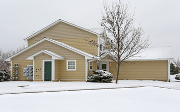 Woodland Townhomes in Mahtomedi, MN - Building Photo - Building Photo