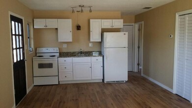 1121 Brownell St in Clearwater, FL - Building Photo - Building Photo