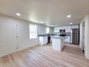 4607 Englewood St in Houston, TX - Foto de edificio - Building Photo