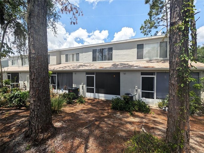 2327 Lake Woodberry Cir in Brandon, FL - Building Photo - Building Photo