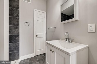 2115 Homewood Ave in Baltimore, MD - Building Photo - Building Photo