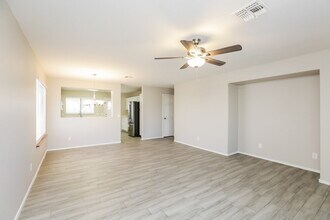 9243 E Carmel Ave in Mesa, AZ - Foto de edificio - Building Photo