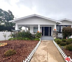 1100 W 48th St in Los Angeles, CA - Building Photo