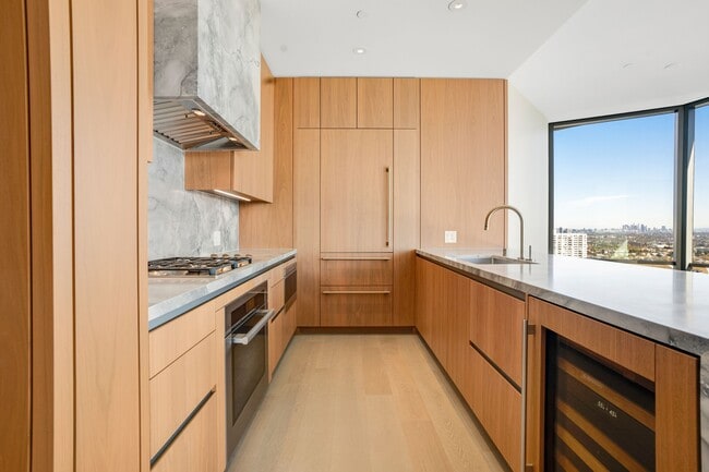 211 Elm Ct in Los Angeles, CA - Building Photo - Building Photo