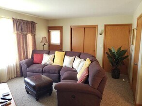 11325 W Center St in Wauwatosa, WI - Building Photo - Building Photo