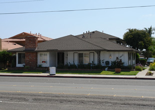 16632 Goldenwest St in Huntington Beach, CA - Building Photo - Building Photo