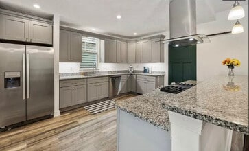 214 W 28th St in Norfolk, VA - Building Photo - Building Photo