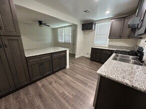 11940 Rosedale Hwy in Bakersfield, CA - Building Photo - Building Photo