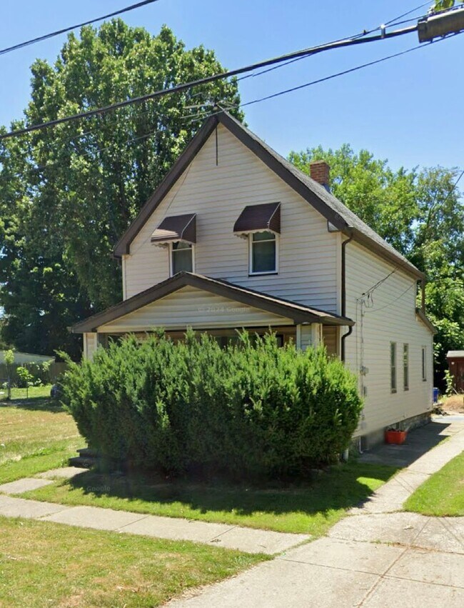 15926 Whitcomb Rd in Cleveland, OH - Building Photo - Building Photo