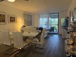 6800 Cypress Rd, Unit 512 in Plantation, FL - Foto de edificio - Building Photo