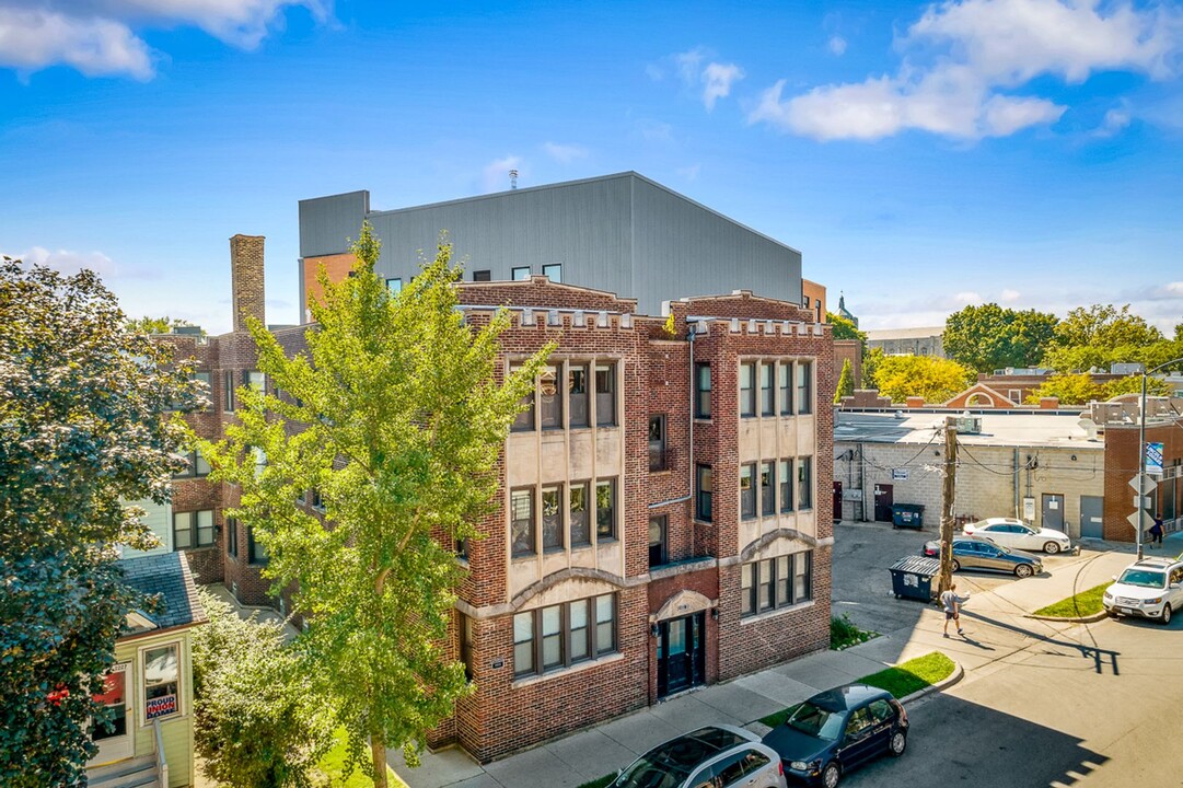 2229 W Wilson Ave, Unit 2 in Chicago, IL - Building Photo