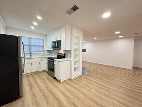 12105 Greenway Ct in Fairfax, VA - Foto de edificio - Building Photo