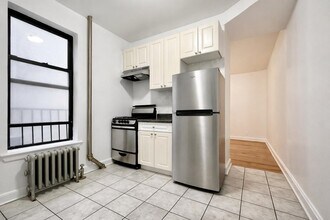 401 E 68th St, Unit 4F in New York, NY - Foto de edificio - Building Photo