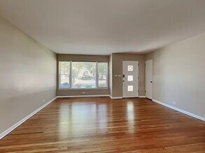 7621 W Madison St in Niles, IL - Building Photo - Building Photo