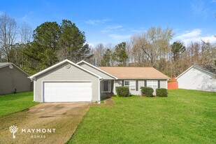 45 Canterbury Dr in Grantville, GA - Building Photo