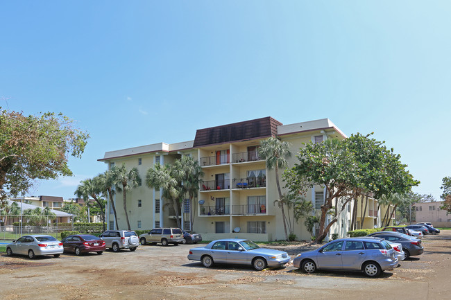 Capri Gardens Condominiums in Miami, FL - Building Photo - Building Photo