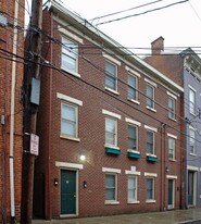 135 E Clifton Ave in Cincinnati, OH - Building Photo