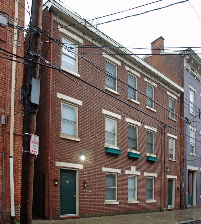 135 E Clifton Ave in Cincinnati, OH - Building Photo