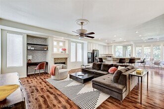 8816 Cortile Dr in Las Vegas, NV - Building Photo - Building Photo