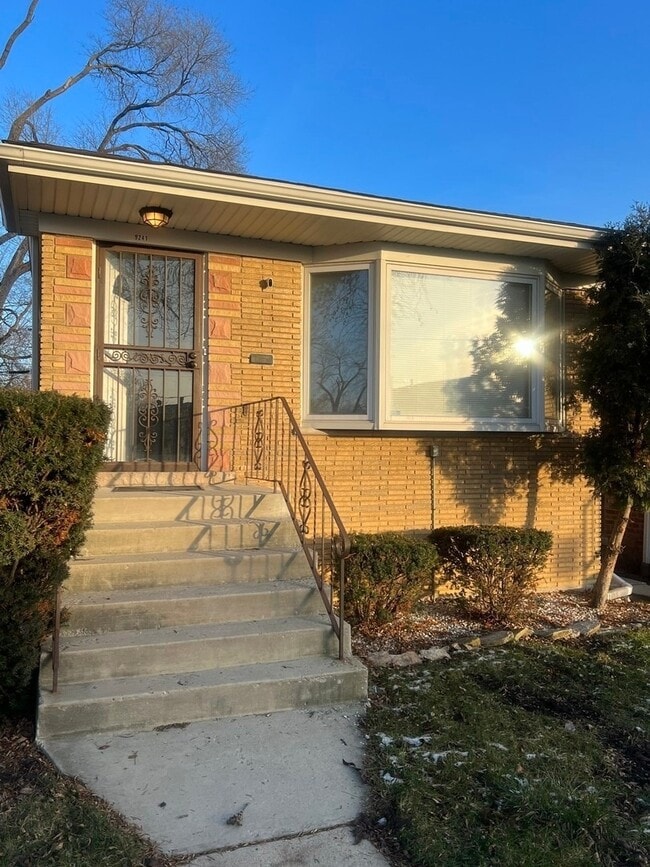 9241 S Emerald Ave in Chicago, IL - Building Photo - Building Photo