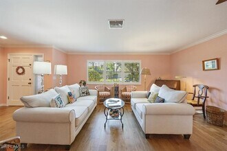 587 Parkwood Ln in Naples, FL - Building Photo - Building Photo