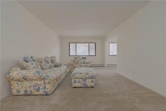 8 E Lawrence Park Dr in Piermont, NY - Building Photo - Building Photo