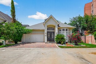 13502 Broadmeadow Ln in Houston, TX - Building Photo