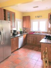 35 Charnwood Rd, Unit 2 in Somerville, MA - Foto de edificio - Building Photo