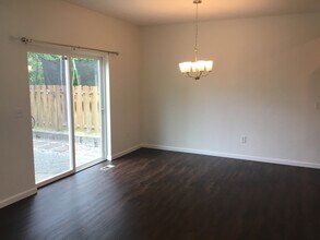 1142 Ebbets Dr in Tumwater, WA - Building Photo - Building Photo