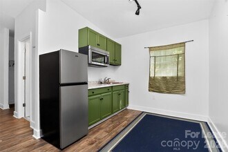 1954 Garibaldi Ave in Charlotte, NC - Building Photo - Building Photo
