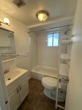 3680 Oak Ave in Miami, FL - Building Photo - Building Photo