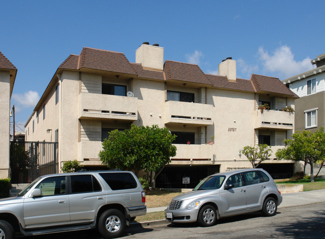 10727 Lawler Street in Los Angeles, CA - Building Photo - Building Photo