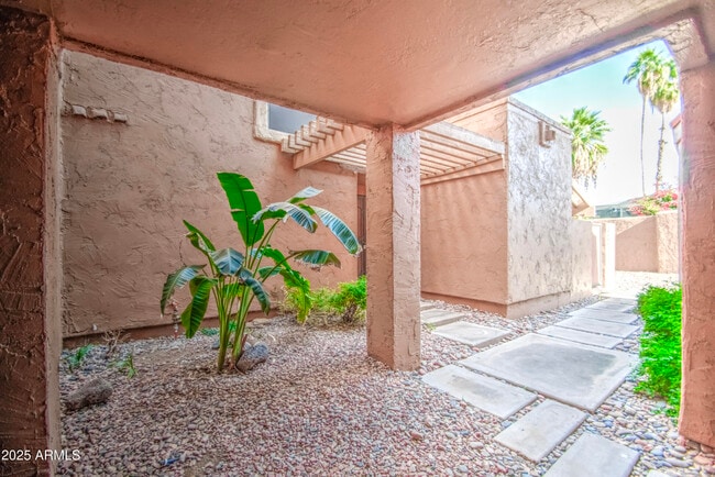 5640 E Bell Rd in Scottsdale, AZ - Building Photo - Building Photo