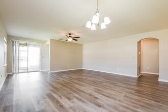 194 Compass Rose Dr in Groveland, FL - Building Photo - Building Photo