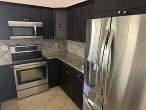 6100 Manchester Ln in Davie, FL - Building Photo - Building Photo