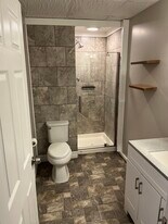 2610 Lyons Rd, Unit Lower Front in Geneva, NY - Building Photo