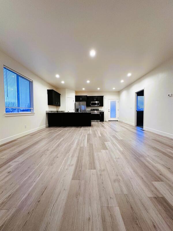 225 950 E in Tremonton, UT - Foto de edificio - Building Photo