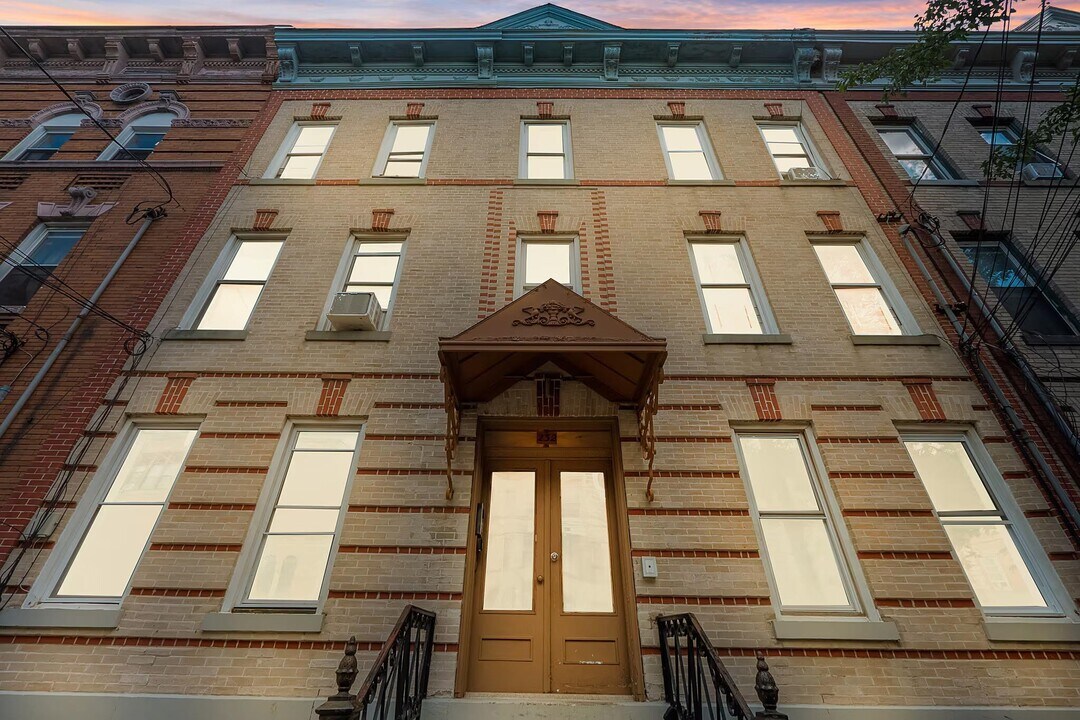 232 Van Horne St in Jersey City, NJ - Foto de edificio