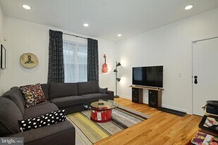 1918 E Cumberland St in Philadelphia, PA - Building Photo