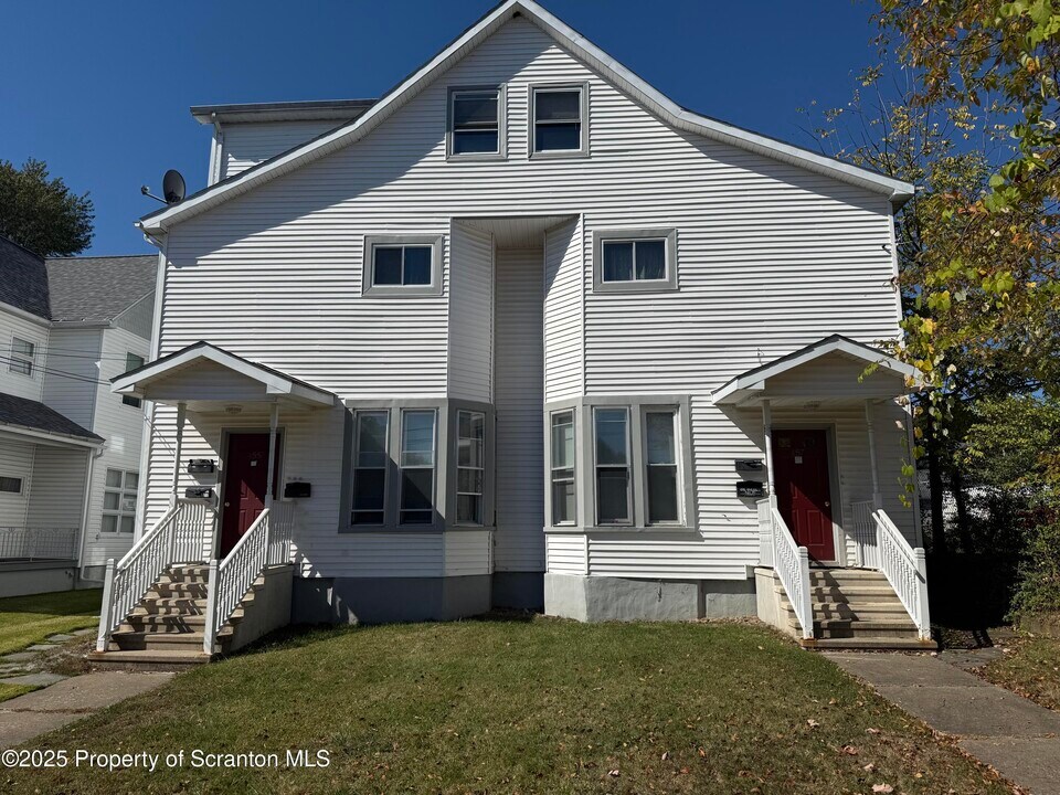 455 Madison Ave in Jermyn, PA - Building Photo