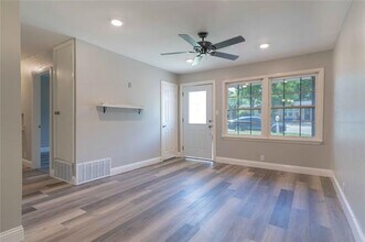 1209 E Lovers Ln in Arlington, TX - Building Photo - Building Photo